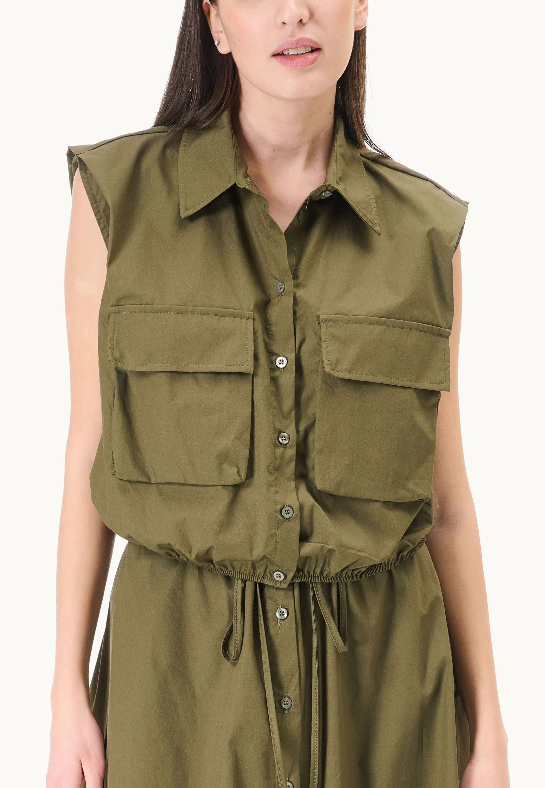 Camicia crop elastico sul fondo con tasche