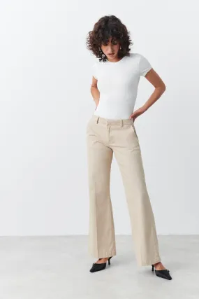 Low waist chinos trousers